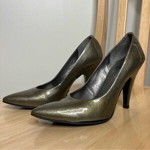 BCBGirls olive green patent leather pumps heels 6